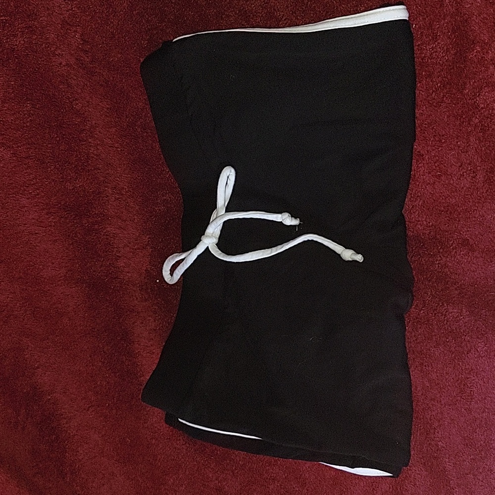 Fashion Nova: 3 shirts, and 2 Outfits (7 pieces) - Picture 7 of 8